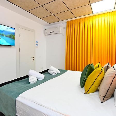 Yalarent Malina Motel In Тиверіада Екстер'єр фото